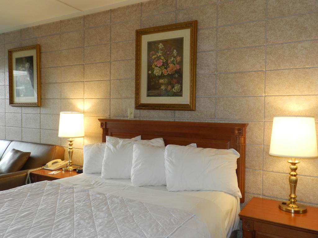 Capri Inn Saint Catharines ภายนอก รูปภาพ