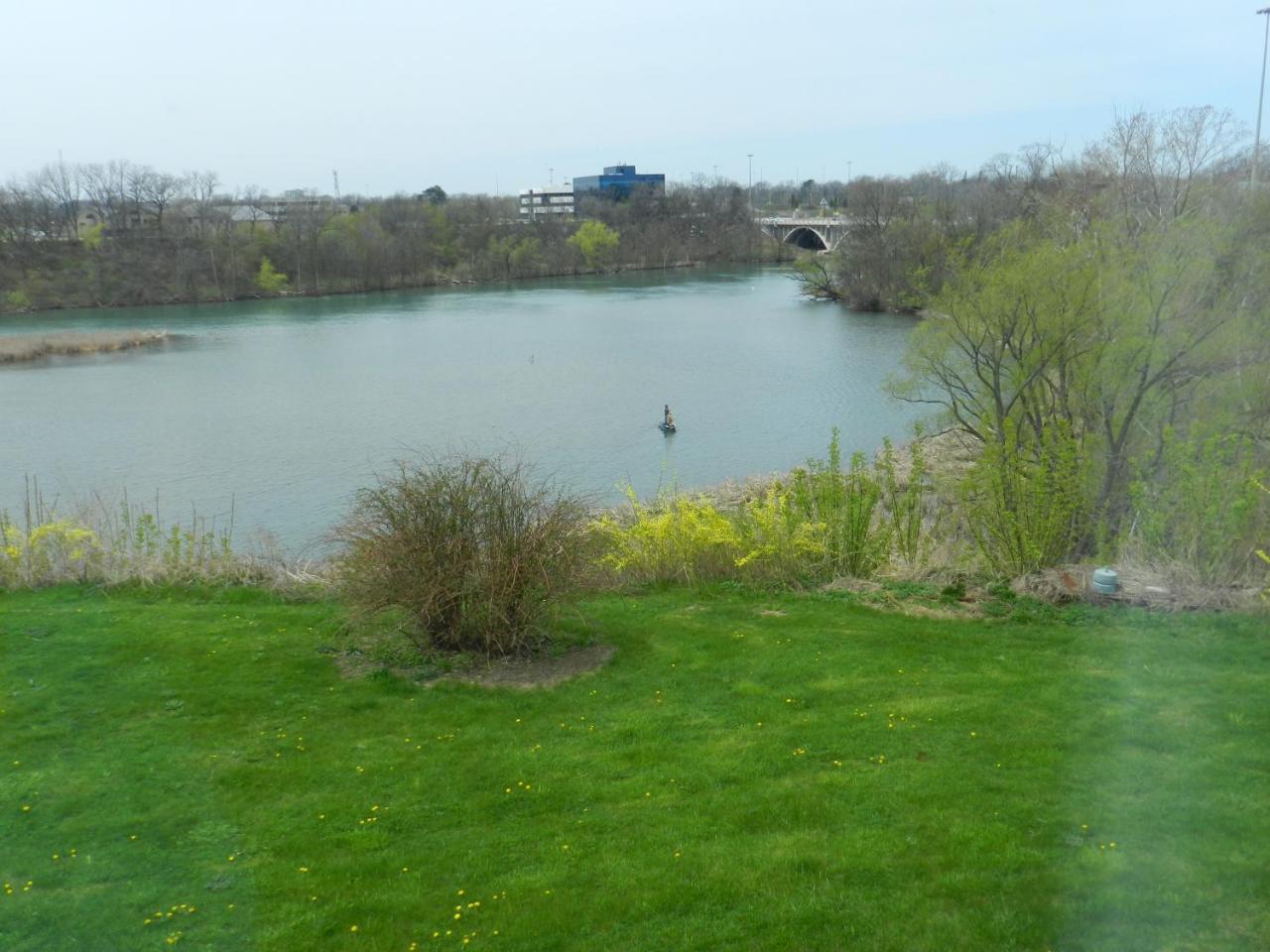 Capri Inn Saint Catharines ภายนอก รูปภาพ